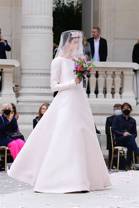 chanel sposa decolté|Chanel wedding dresses.